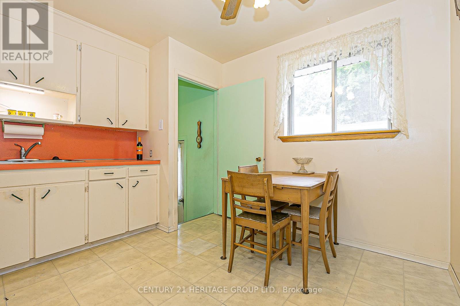 116 Longford Drive, Newmarket, Ontario  L3Y 2Y5 - Photo 9 - N12374093