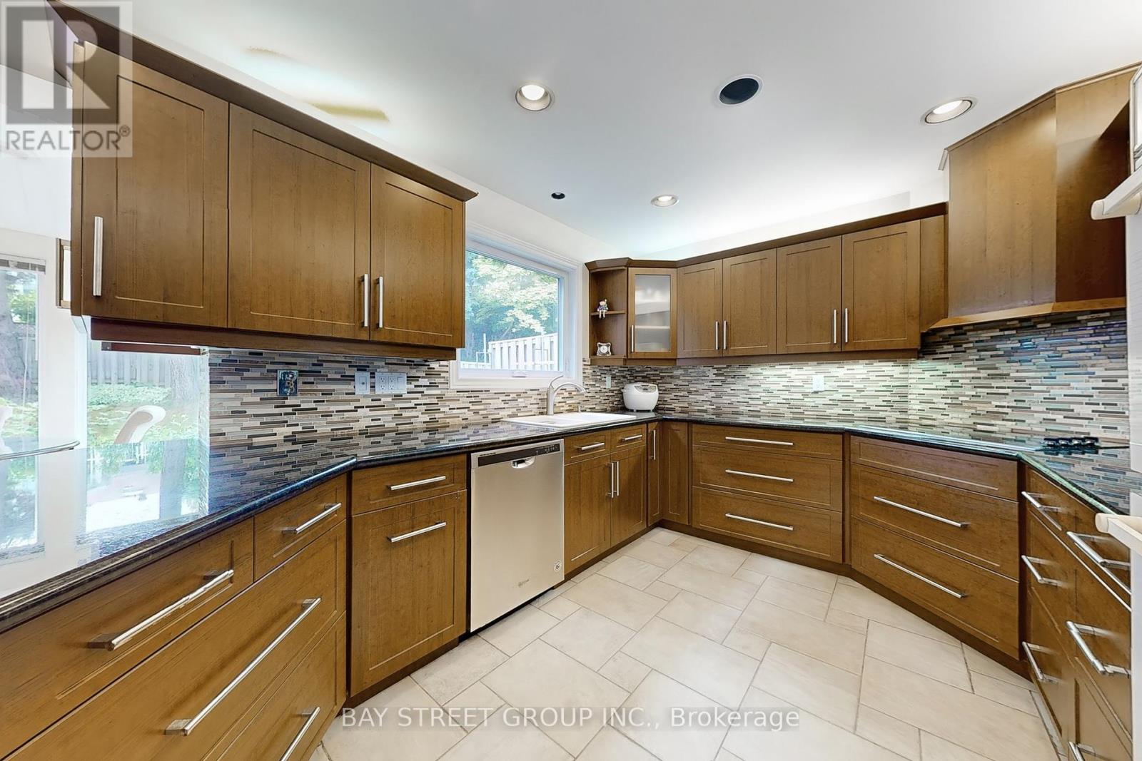 33 Roman Road, Markham, Ontario  L3T 4J8 - Photo 16 - N12374098