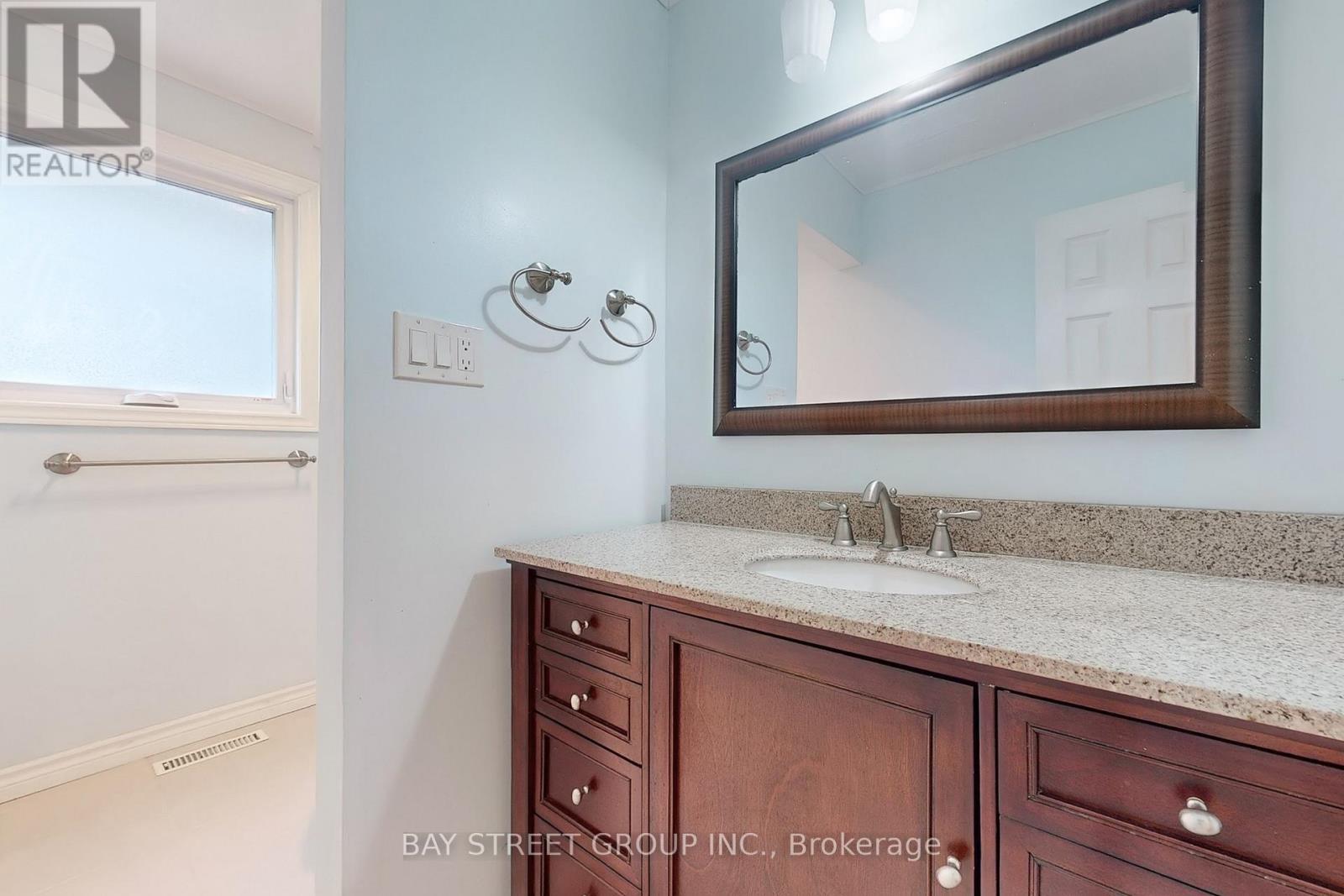 33 Roman Road, Markham, Ontario  L3T 4J8 - Photo 35 - N12374098
