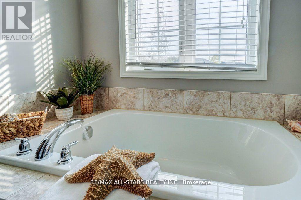 19 Michael Cummings Court, Uxbridge, Ontario  L9P 0E6 - Photo 22 - N12374129