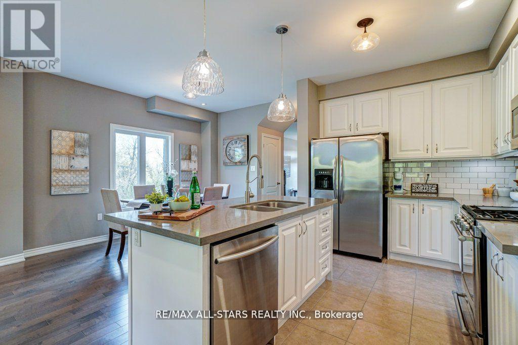 19 Michael Cummings Court, Uxbridge, Ontario  L9P 0E6 - Photo 8 - N12374129