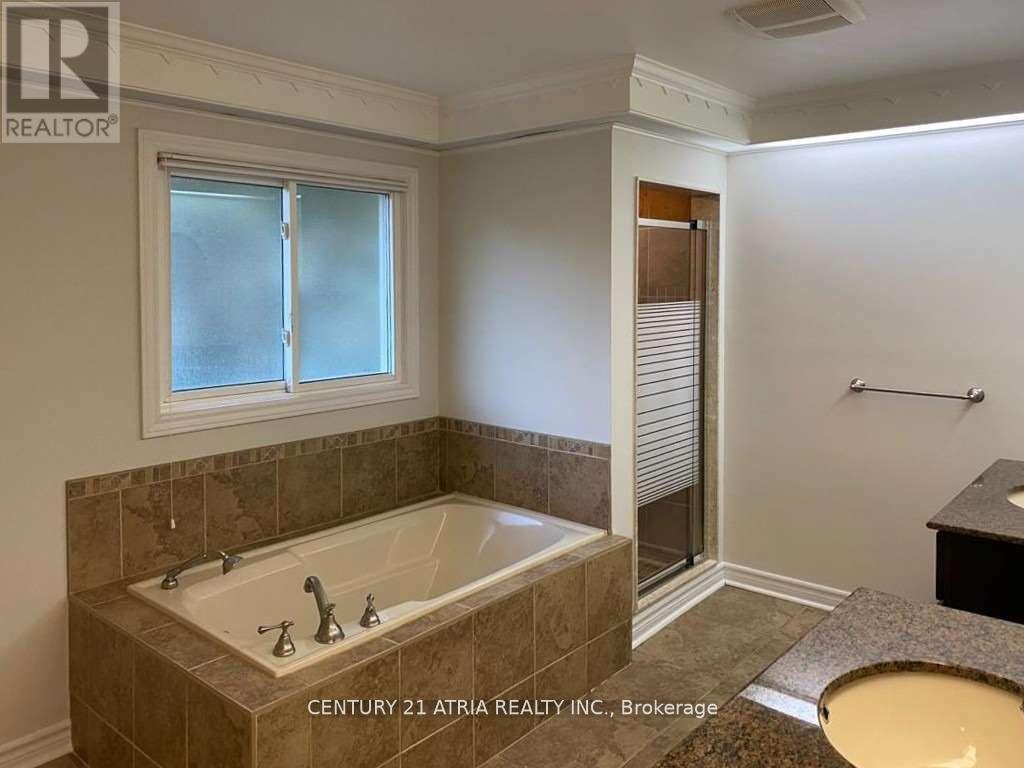 210 Centre Street W, Richmond Hill, Ontario  L4C 5K1 - Photo 11 - N12374145