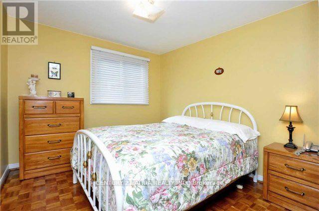 210 Centre Street W, Richmond Hill, Ontario  L4C 5K1 - Photo 12 - N12374145