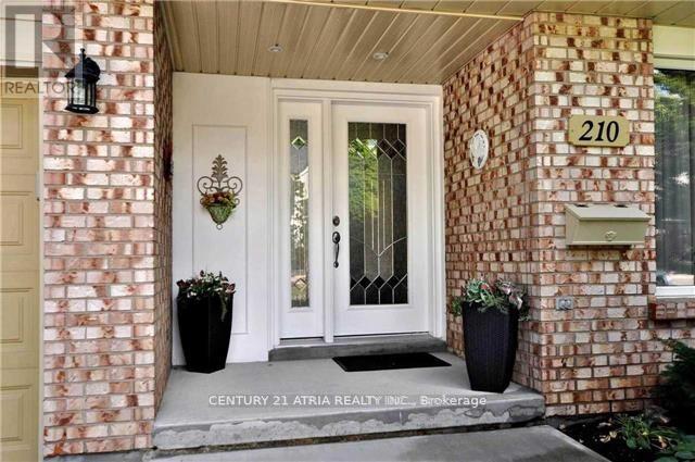 210 Centre Street W, Richmond Hill, Ontario  L4C 5K1 - Photo 2 - N12374145