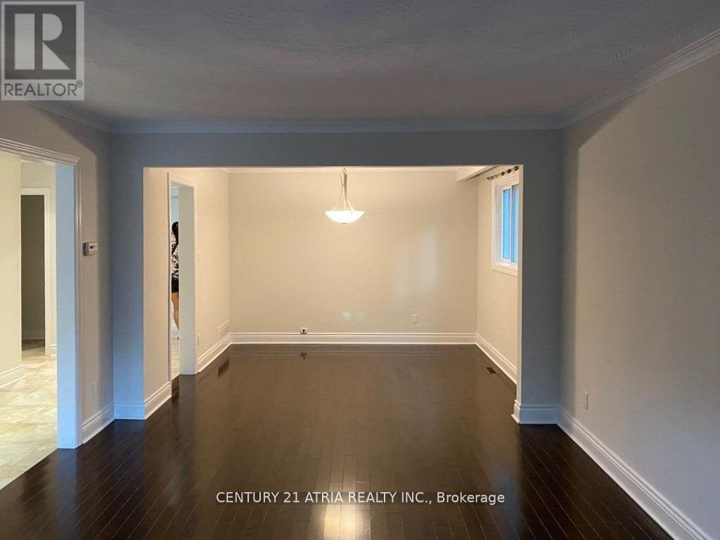 210 Centre Street W, Richmond Hill, Ontario  L4C 5K1 - Photo 5 - N12374145