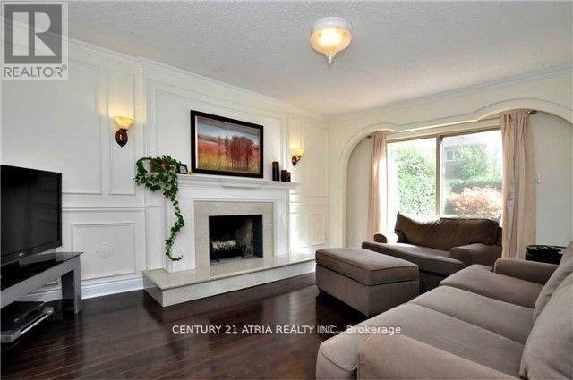 210 Centre Street W, Richmond Hill, Ontario  L4C 5K1 - Photo 6 - N12374145