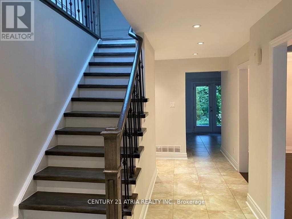 210 Centre Street W, Richmond Hill, Ontario  L4C 5K1 - Photo 7 - N12374145
