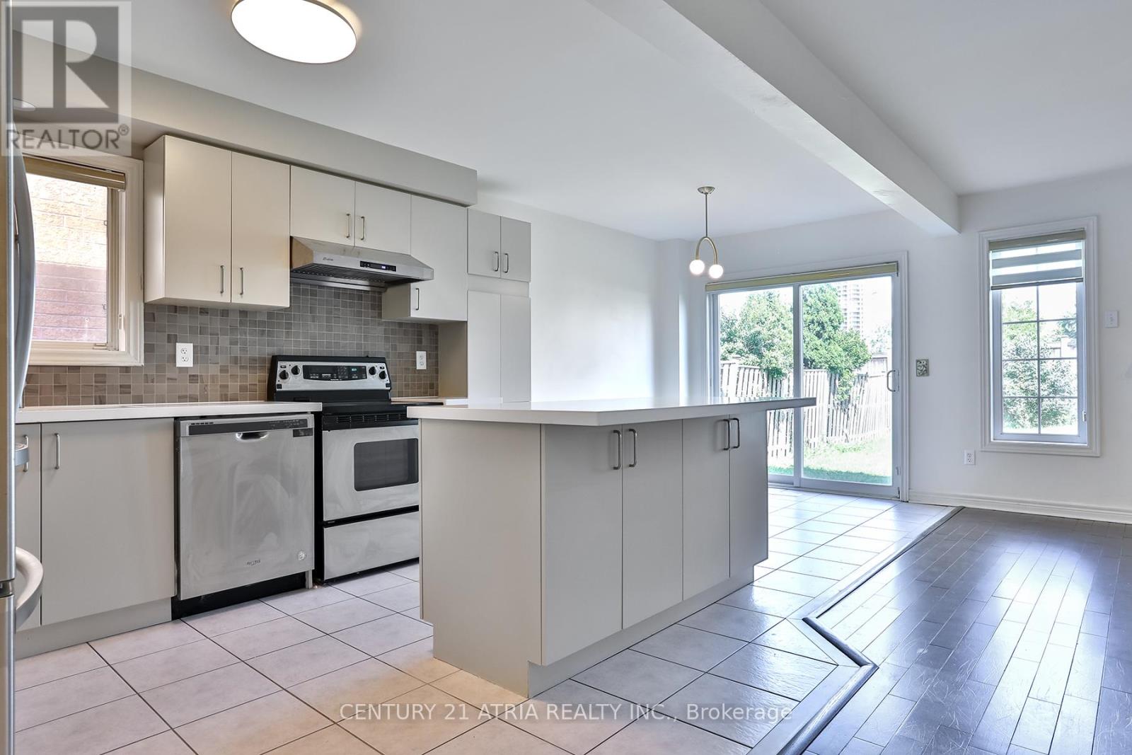 68 Sunburst Crescent, Markham, Ontario  L6E 1R3 - Photo 7 - N12374163