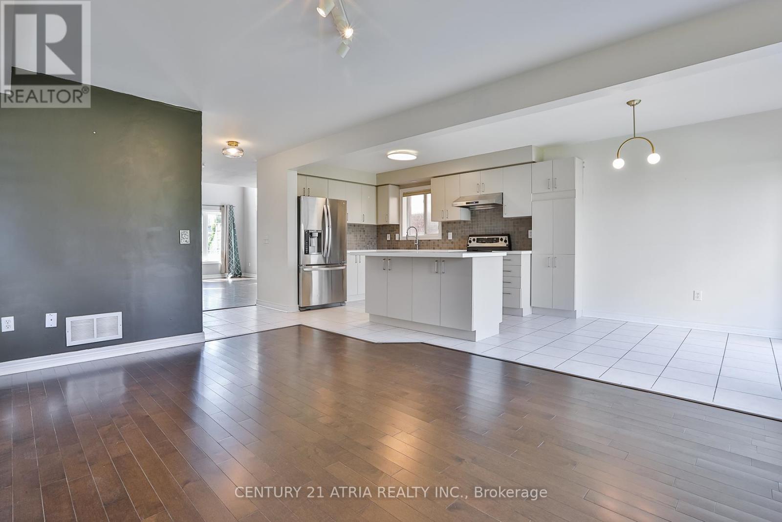 68 Sunburst Crescent, Markham, Ontario  L6E 1R3 - Photo 9 - N12374163