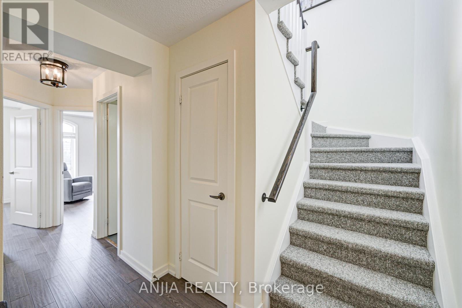 156 Glad Park Avenue, Whitchurch-Stouffville, Ontario  L4A 1X1 - Photo 29 - N12374171