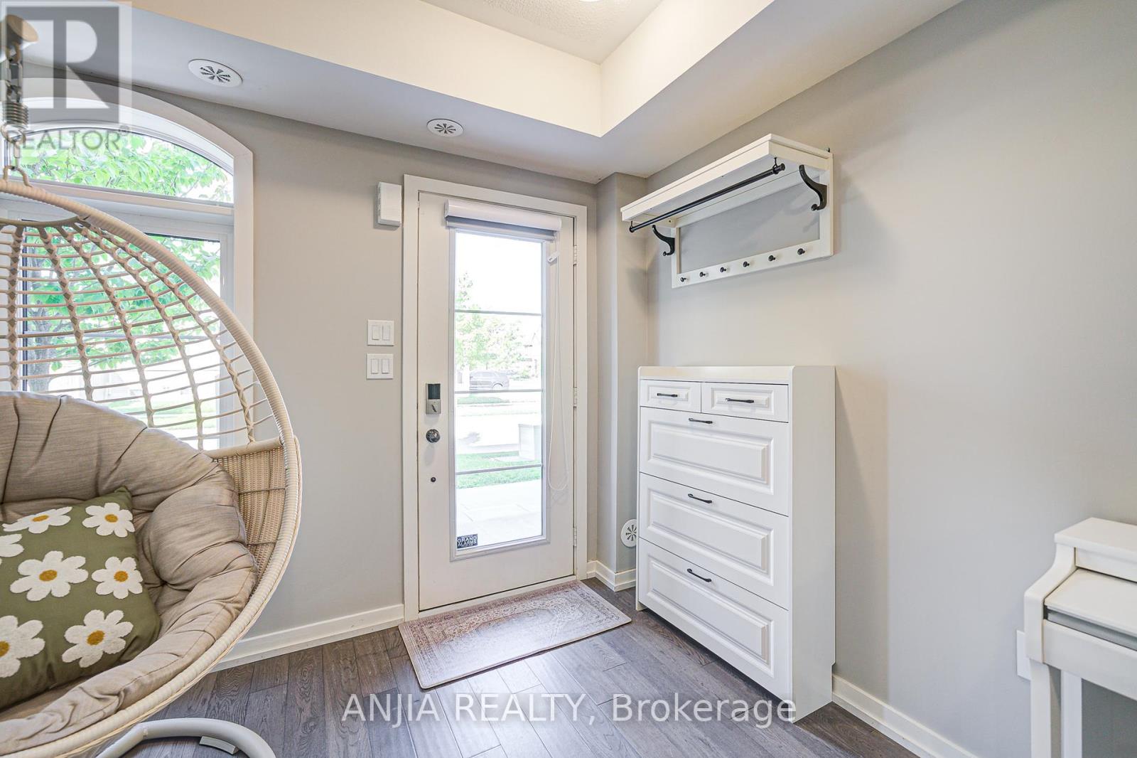 156 Glad Park Avenue, Whitchurch-Stouffville, Ontario  L4A 1X1 - Photo 3 - N12374171