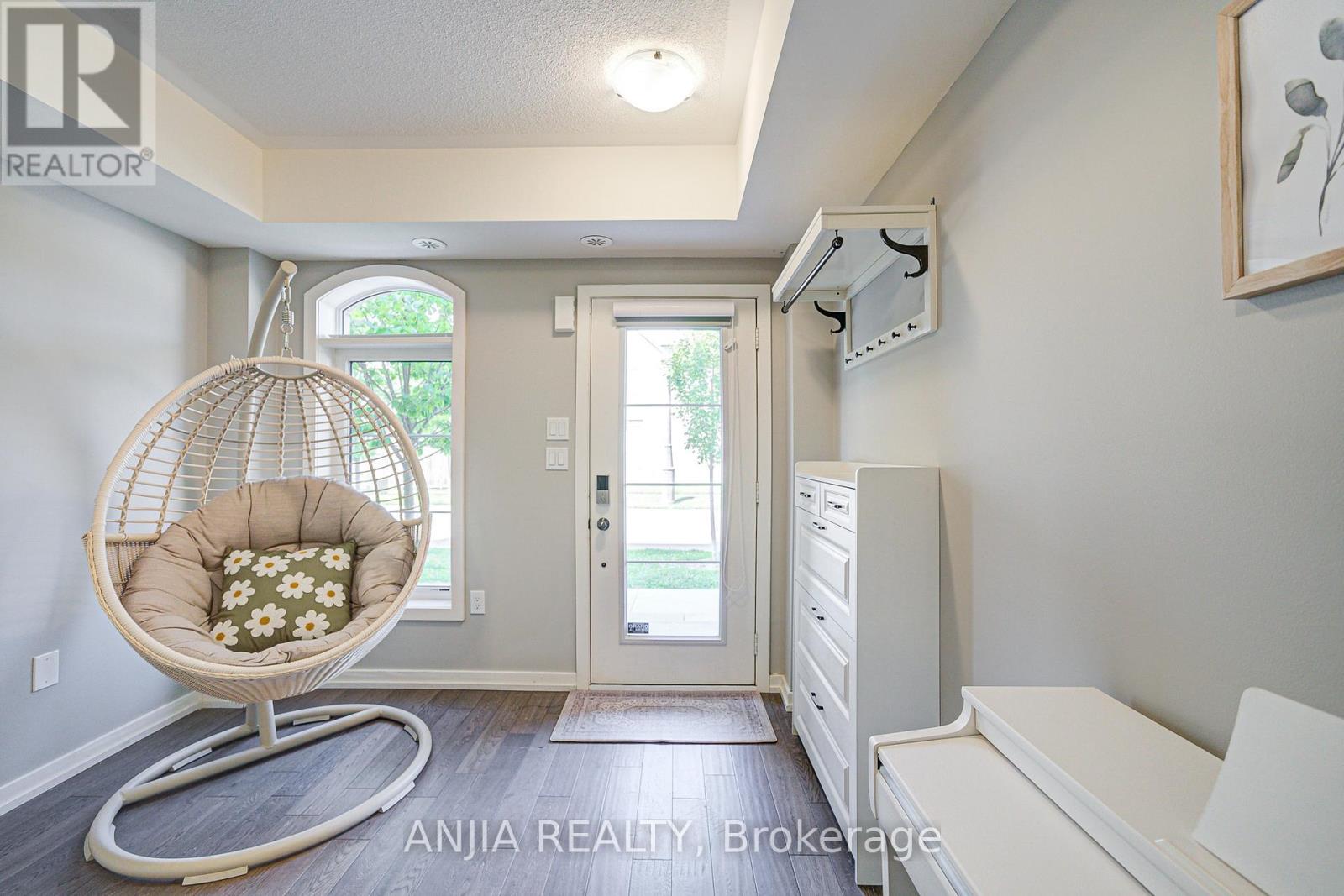 156 Glad Park Avenue, Whitchurch-Stouffville, Ontario  L4A 1X1 - Photo 4 - N12374171