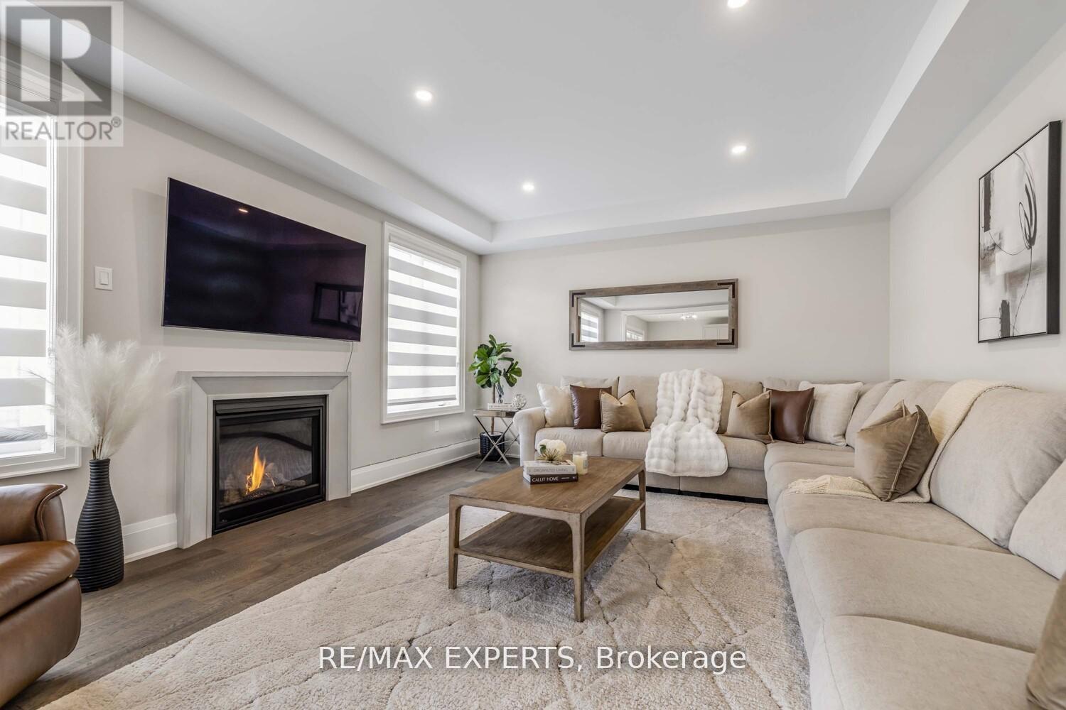 75 Bethpage Crescent, Newmarket, Ontario  L3X 1B8 - Photo 12 - N12374232