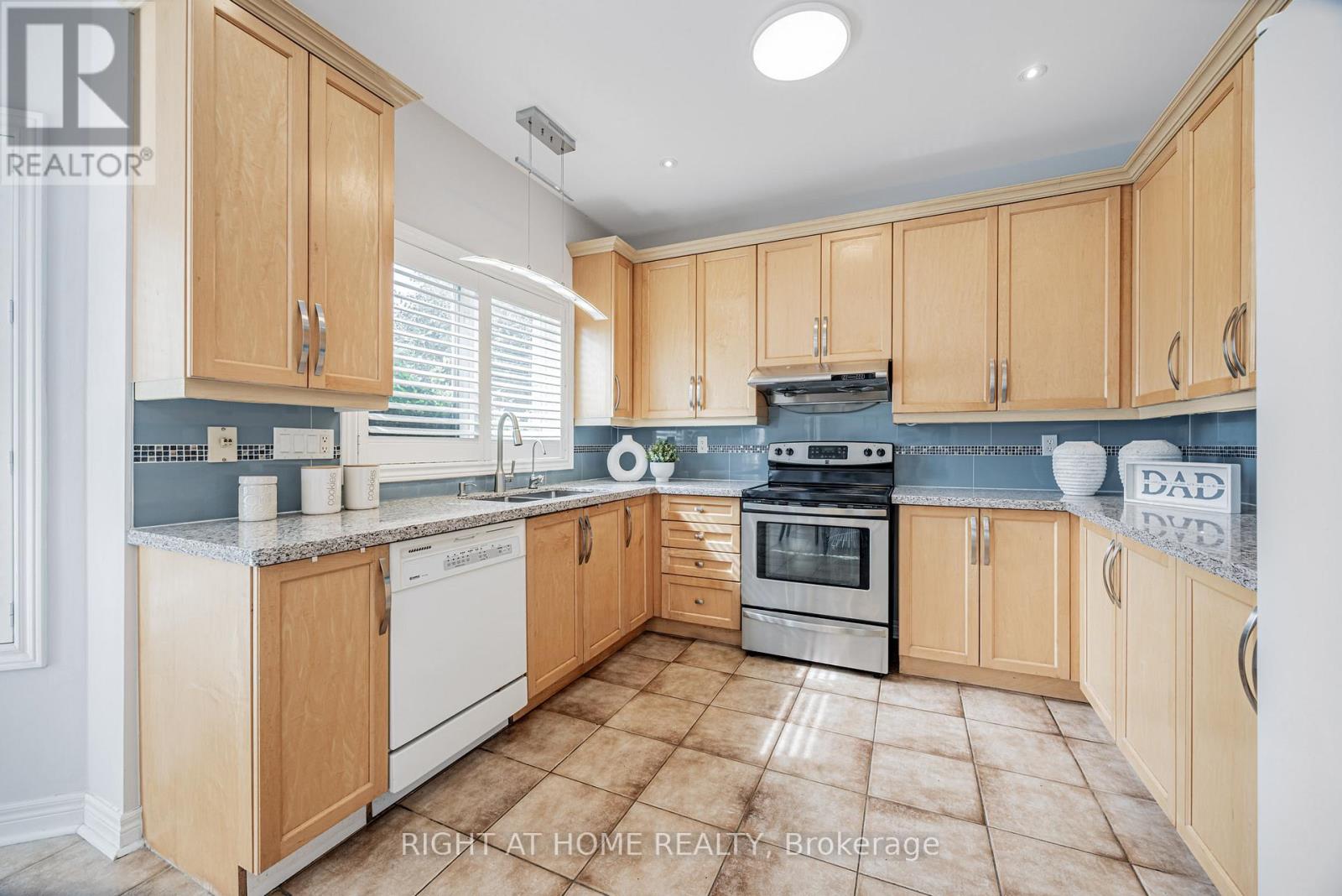 122 Annina Crescent, Markham, Ontario  L3R 4S5 - Photo 10 - N12374251