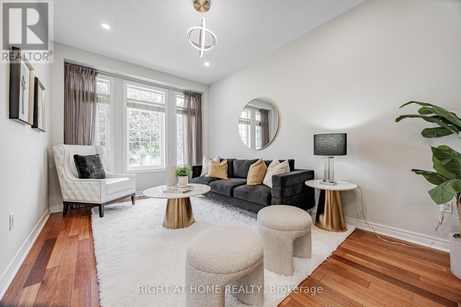 Property at 122 ANNINA CRESCENT image 2