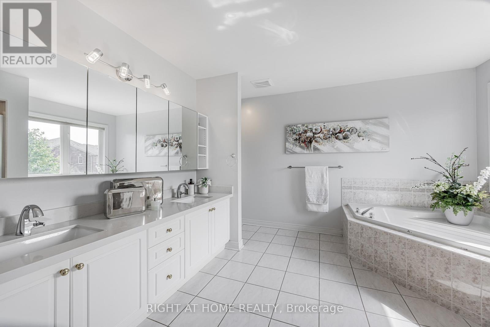 122 Annina Crescent, Markham, Ontario  L3R 4S5 - Photo 21 - N12374251