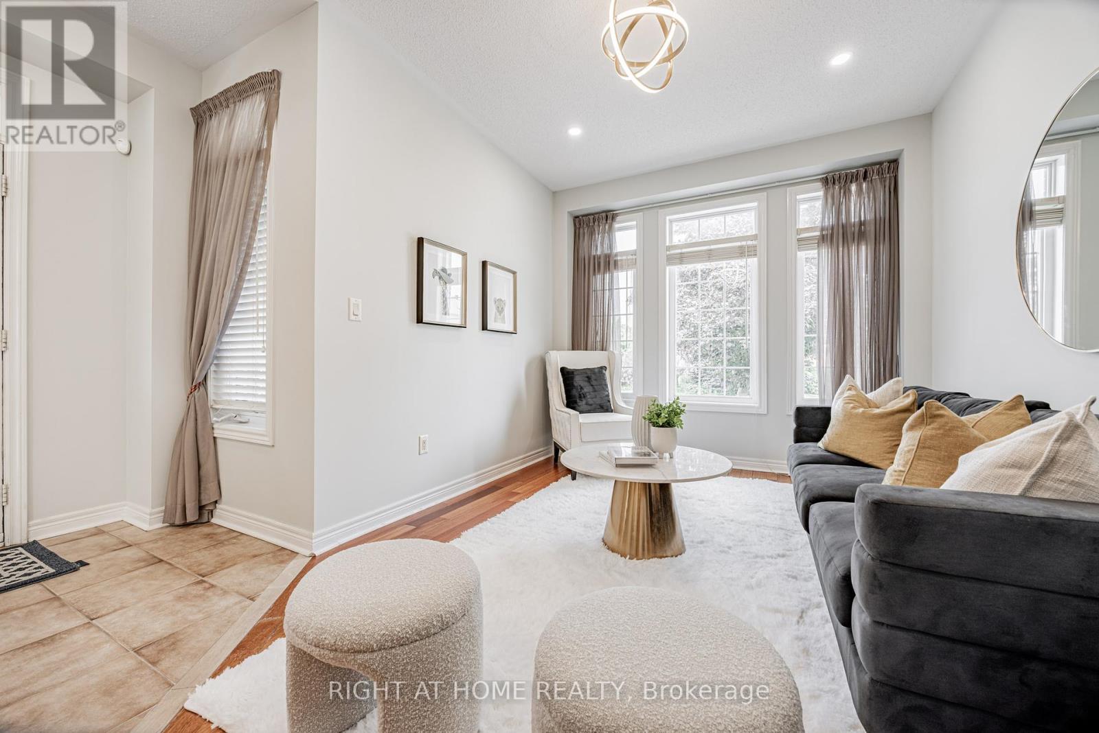 Property at 122 ANNINA CRESCENT image 3