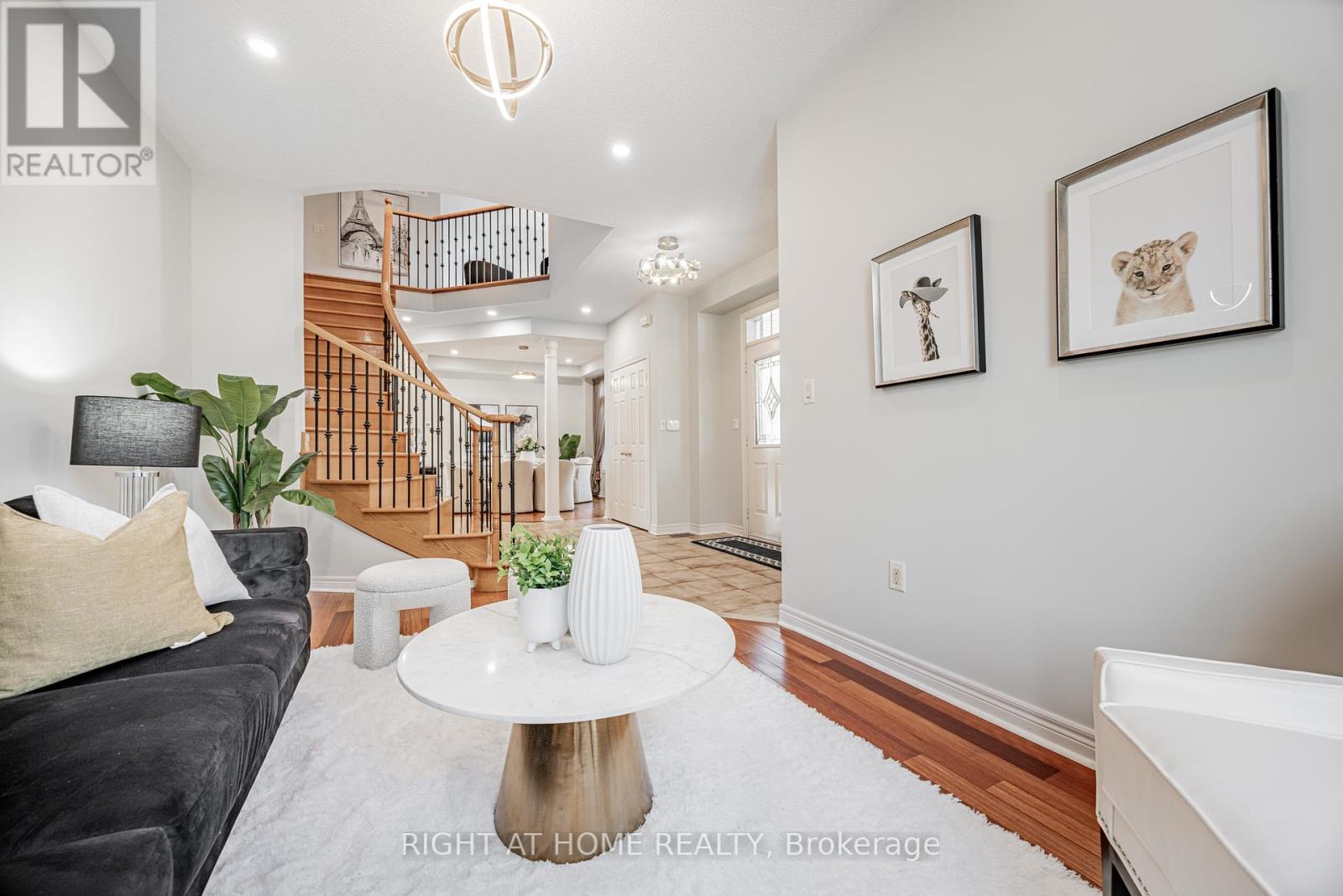 Property at 122 ANNINA CRESCENT image 4