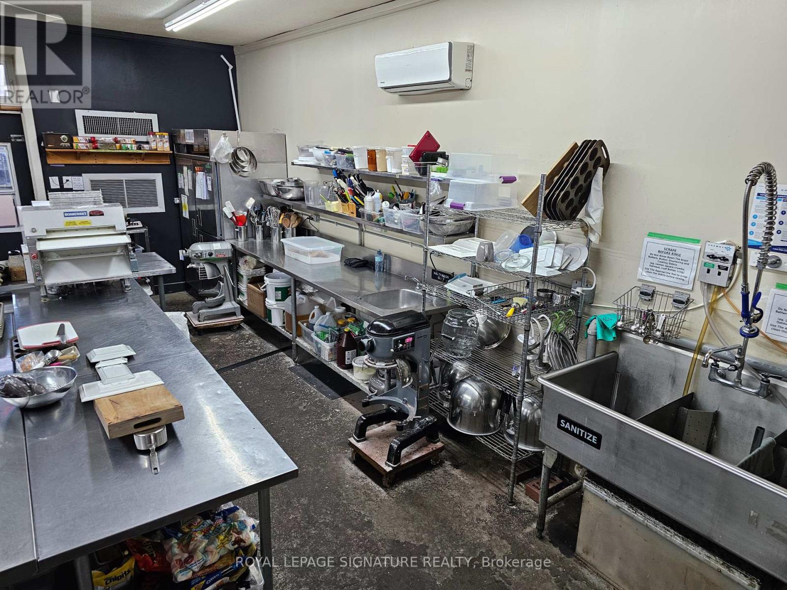 3469 Lake Shore Boulevard W, Toronto, Ontario  M8W 1N2 - Photo 13 - W12374038