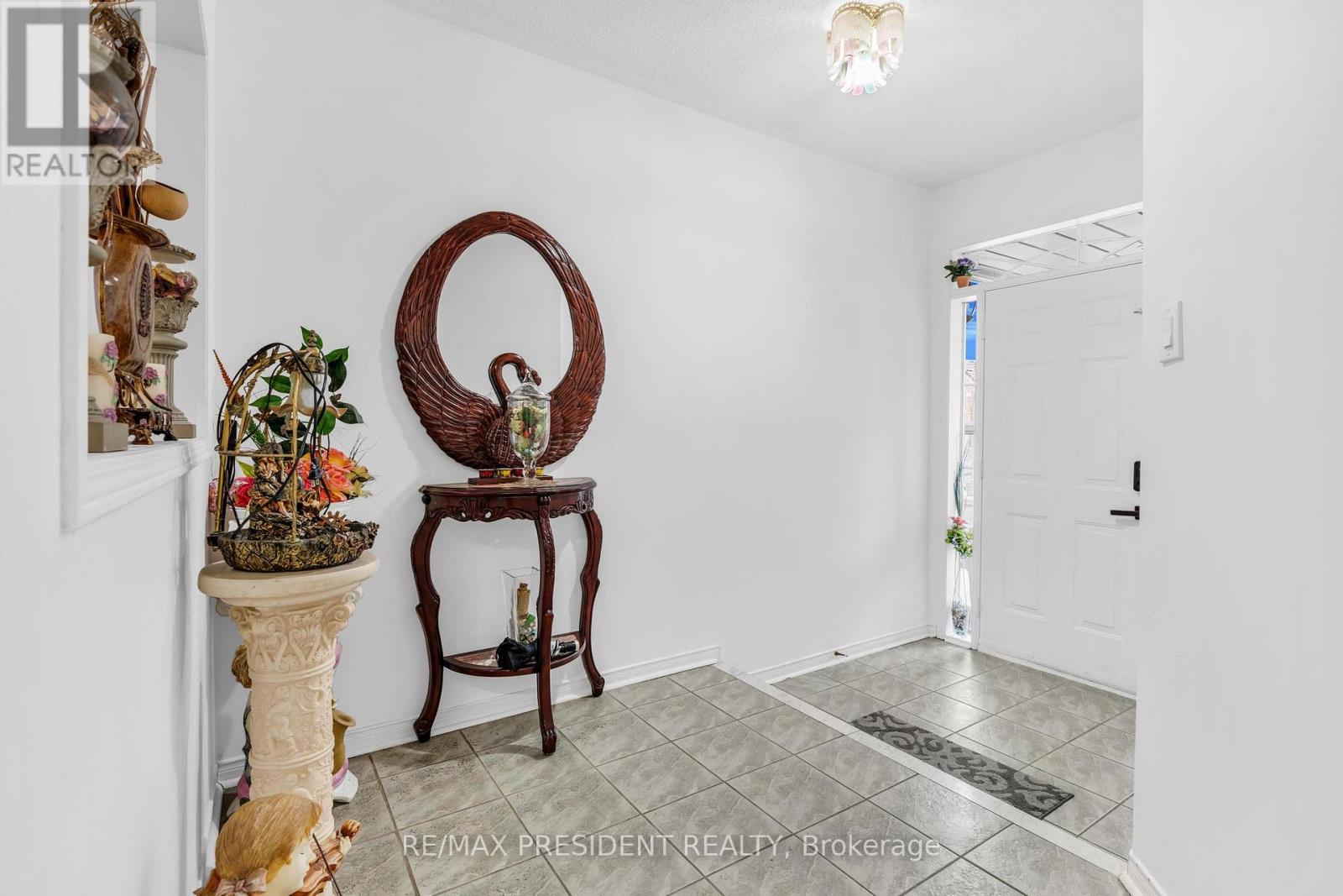 11 Oxtail Lane, Brampton, Ontario  L6X 5E2 - Photo 6 - W12374061