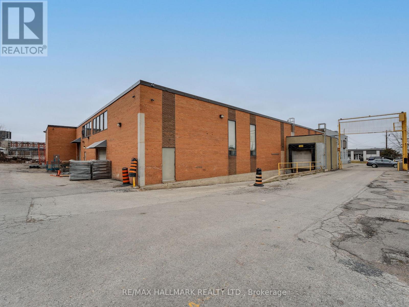 230 Eddystone Avenue, Toronto, Ontario  M3N 1H7 - Photo 12 - W12374071