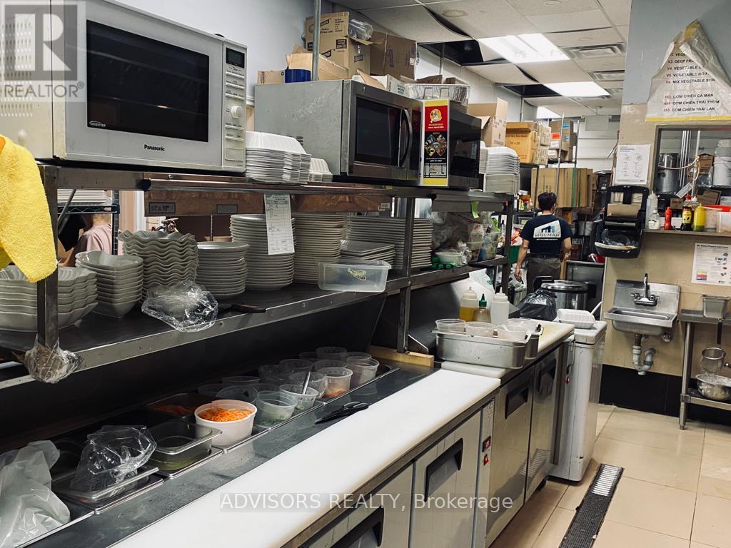 15 - 2555 Dixie Road, Mississauga, Ontario  L4Y 4C4 - Photo 18 - W12374141