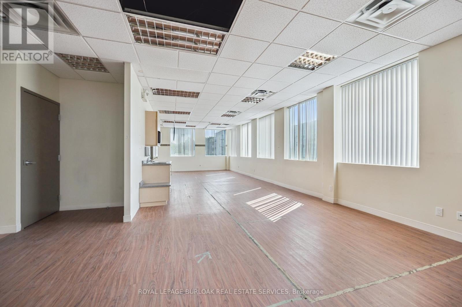 200 - 751 Victoria Street S, Kitchener, Ontario  N2M 5N4 - Photo 11 - X12374088