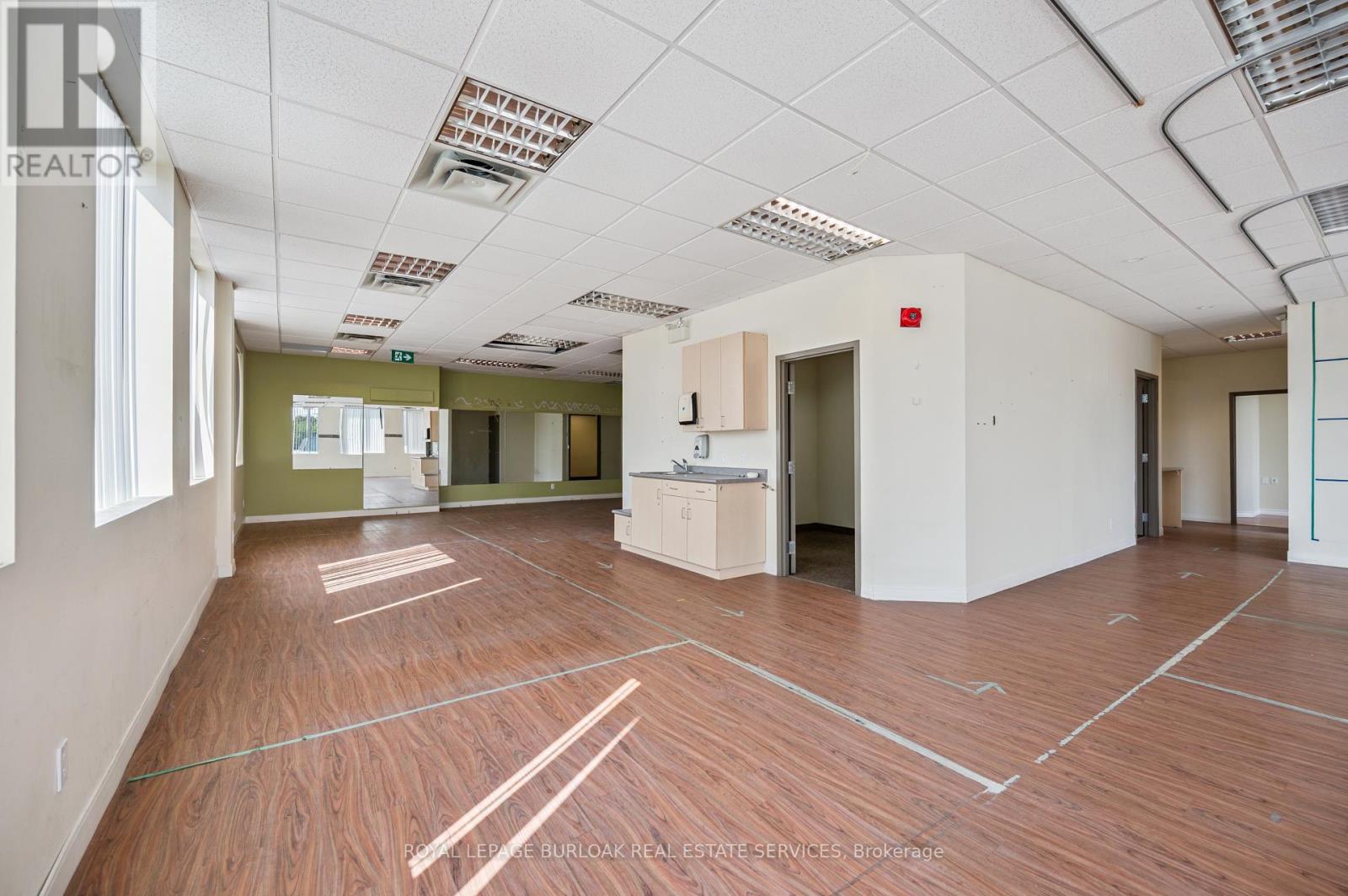 200 - 751 Victoria Street S, Kitchener, Ontario  N2M 5N4 - Photo 12 - X12374088