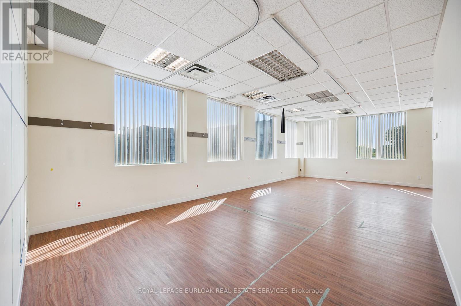 200 - 751 Victoria Street S, Kitchener, Ontario  N2M 5N4 - Photo 14 - X12374088