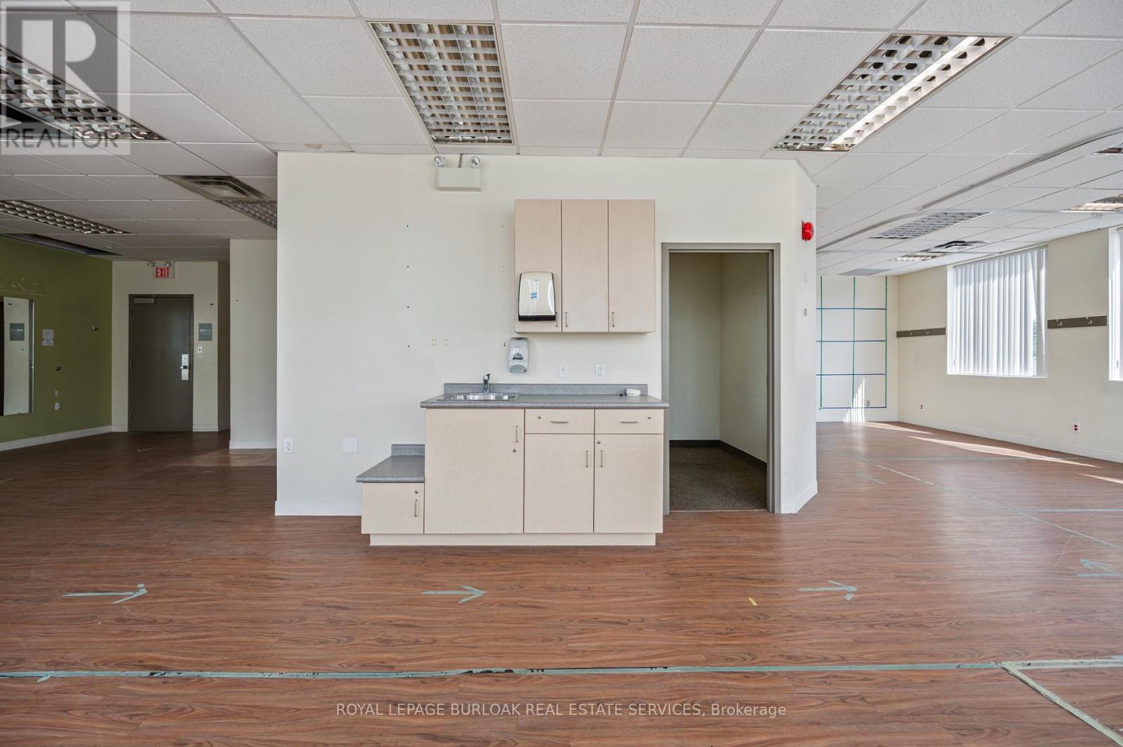 200 - 751 Victoria Street S, Kitchener, Ontario  N2M 5N4 - Photo 15 - X12374088