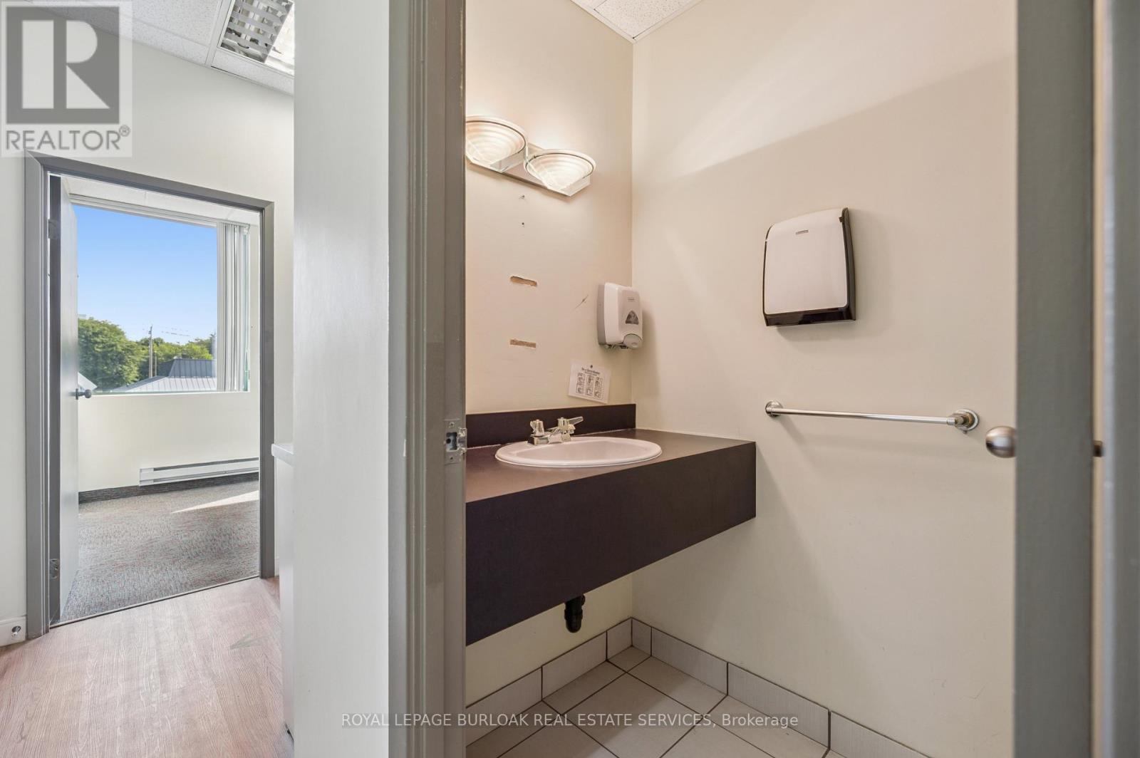 200 - 751 Victoria Street S, Kitchener, Ontario  N2M 5N4 - Photo 21 - X12374088