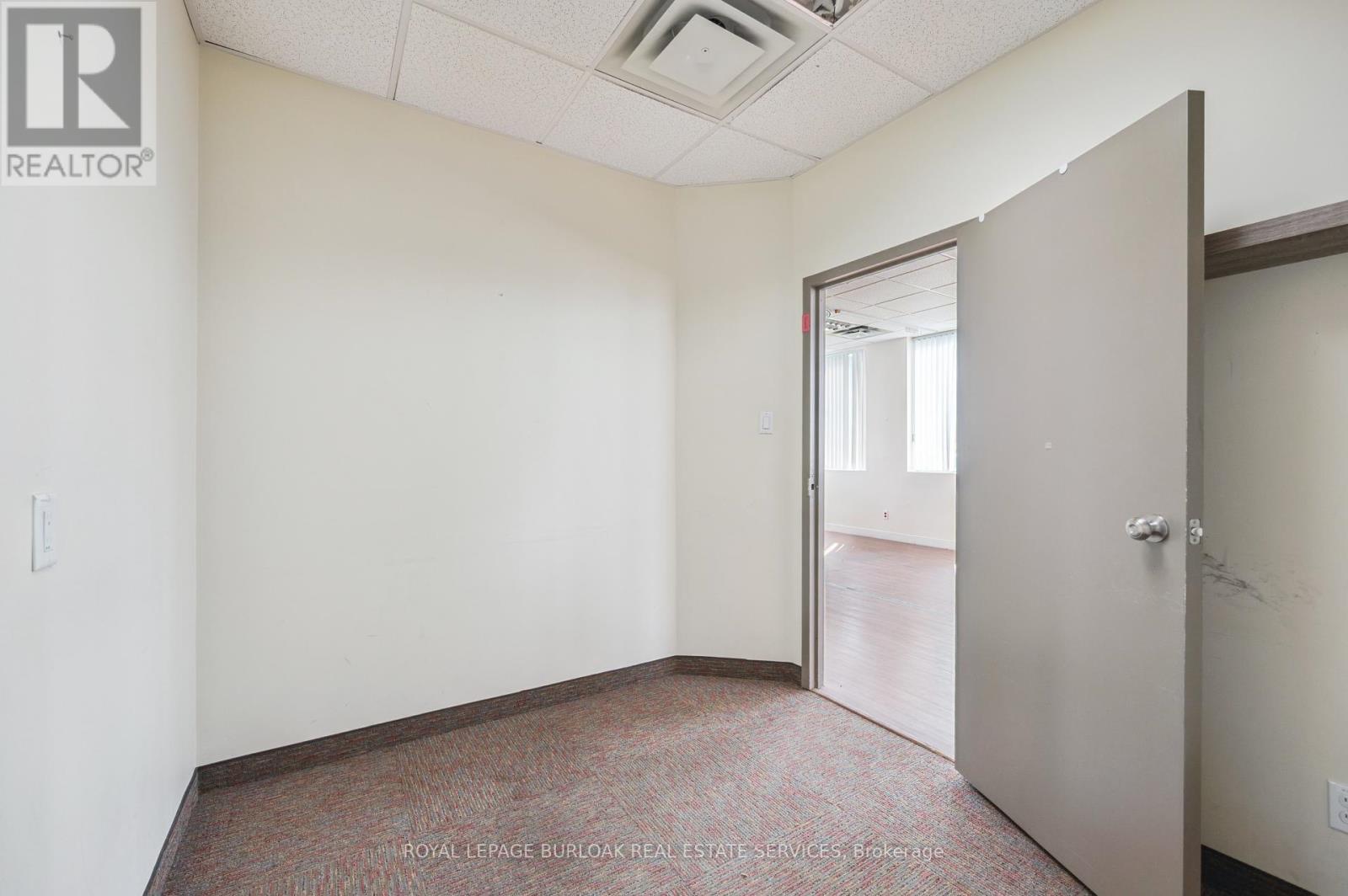 200 - 751 Victoria Street S, Kitchener, Ontario  N2M 5N4 - Photo 23 - X12374088