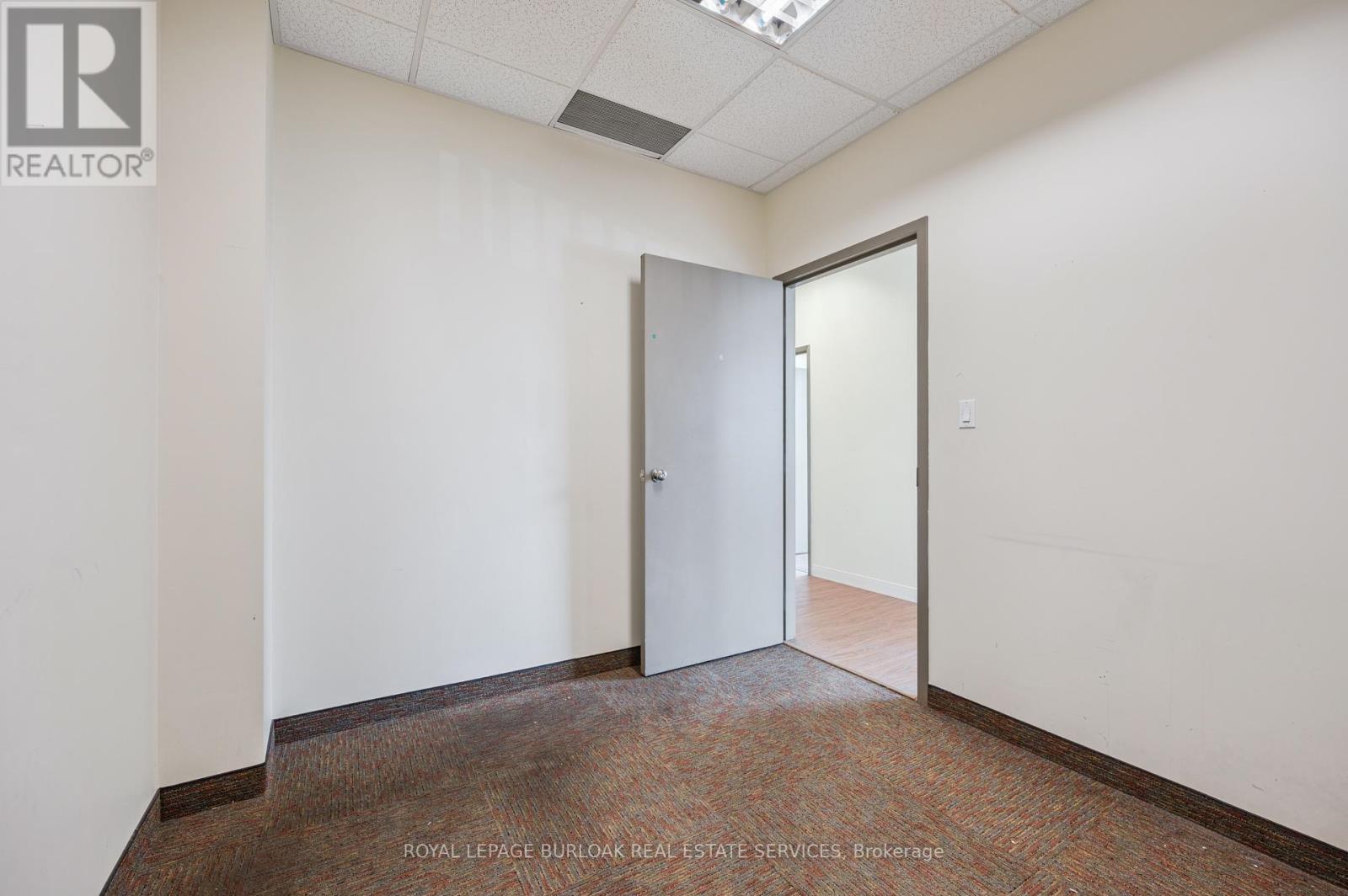 200 - 751 Victoria Street S, Kitchener, Ontario  N2M 5N4 - Photo 25 - X12374088
