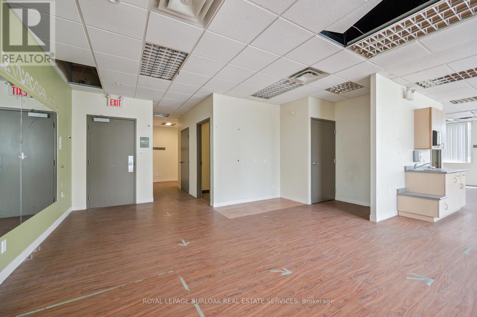 200 - 751 Victoria Street S, Kitchener, Ontario  N2M 5N4 - Photo 37 - X12374088
