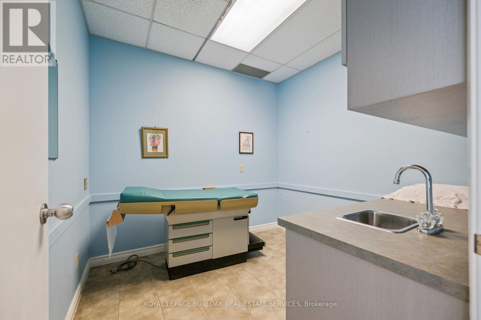 202 - 751 Victoria Street S, Kitchener, Ontario  N2M 5N4 - Photo 16 - X12374090
