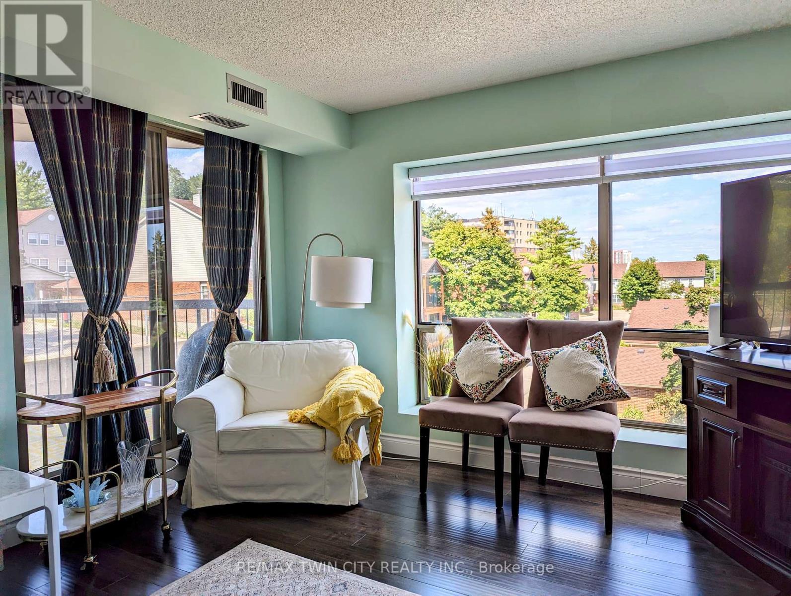407 - 300 Keats Way, Waterloo, Ontario  N2L 6E6 - Photo 10 - X12374102