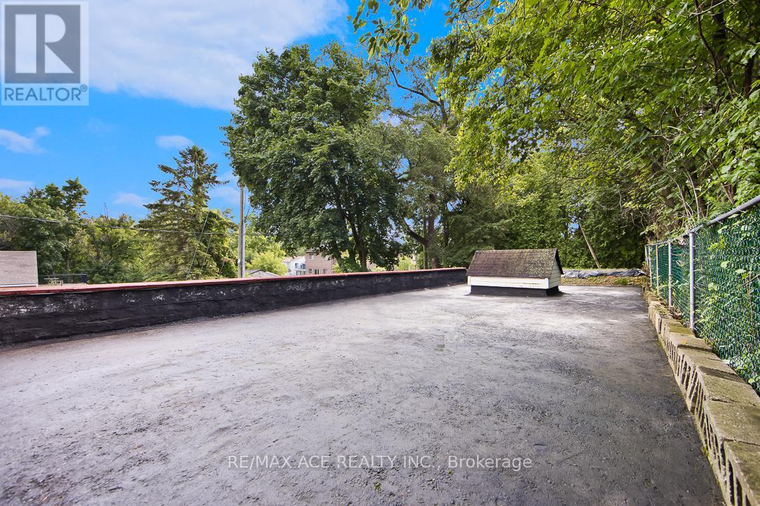 205 Emerson Street, Hamilton, Ontario  L8S 2Y3 - Photo 27 - X12374147