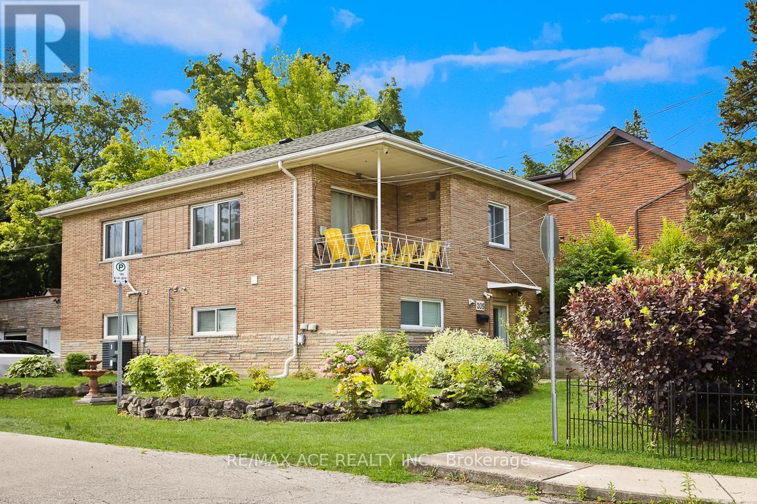 205 Emerson Street, Hamilton, Ontario  L8S 2Y3 - Photo 3 - X12374147