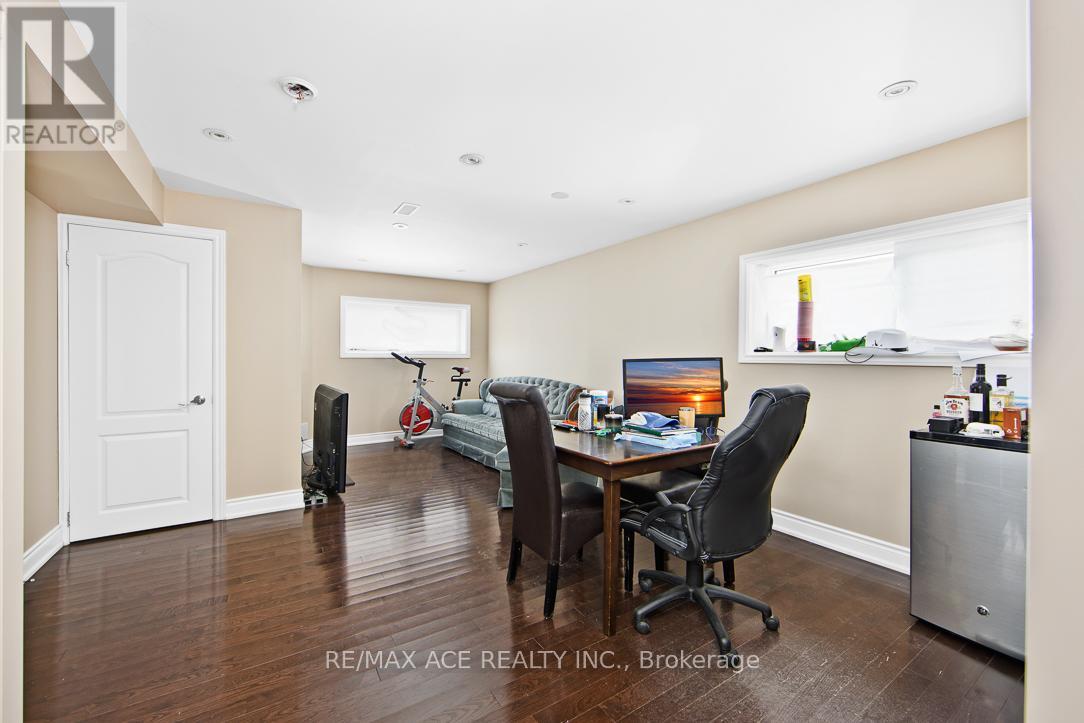 205 Emerson Street, Hamilton, Ontario  L8S 2Y3 - Photo 4 - X12374147