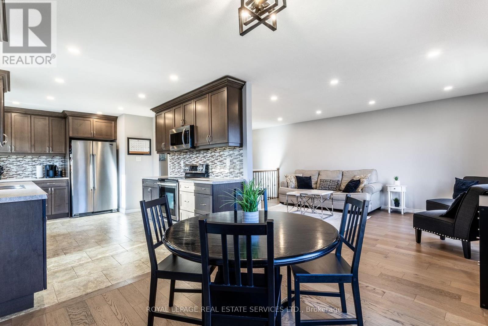 19 Southglen Road, Brant, Ontario  N3R 6Z8 - Photo 12 - X12374183