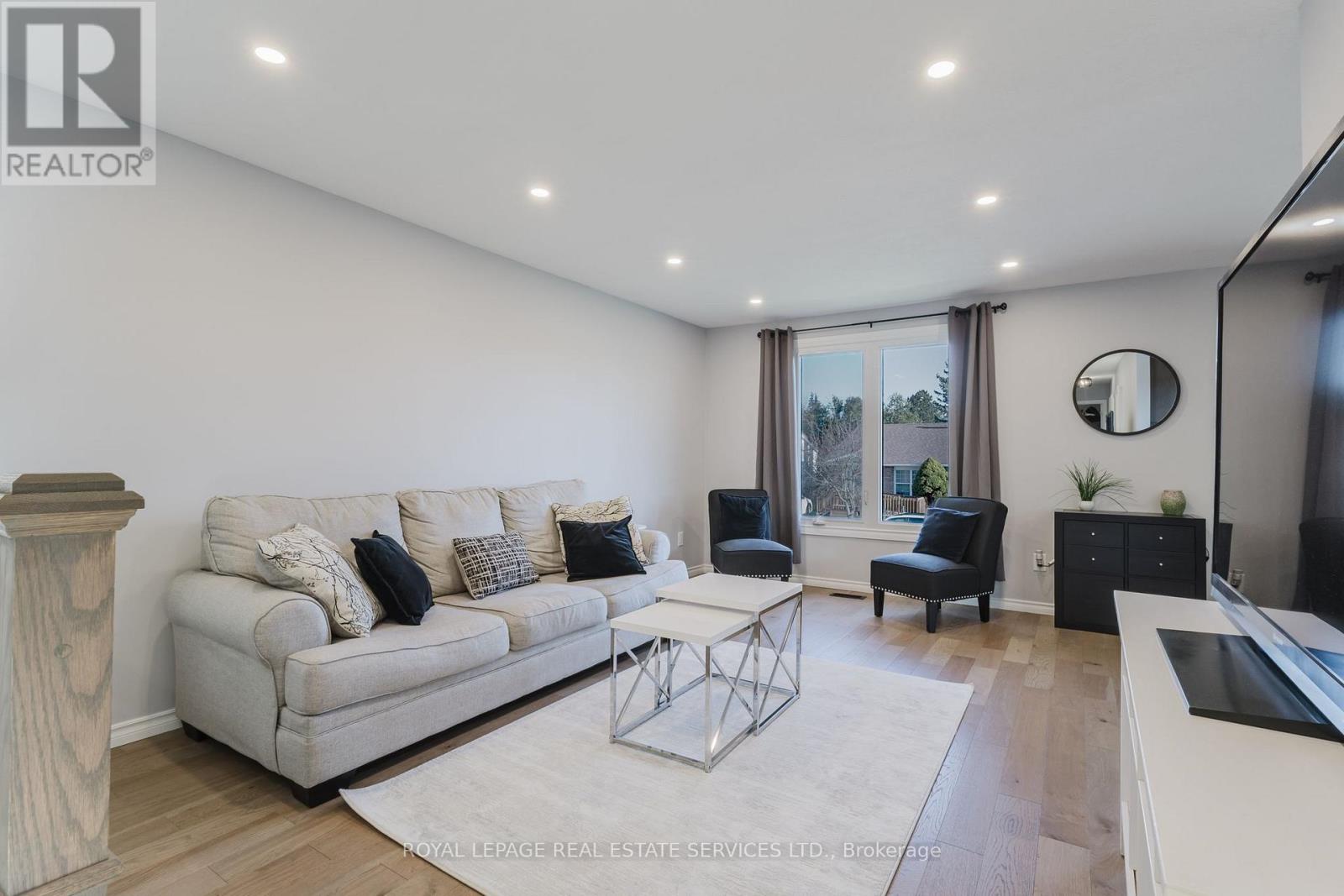 19 Southglen Road, Brant, Ontario  N3R 6Z8 - Photo 8 - X12374183