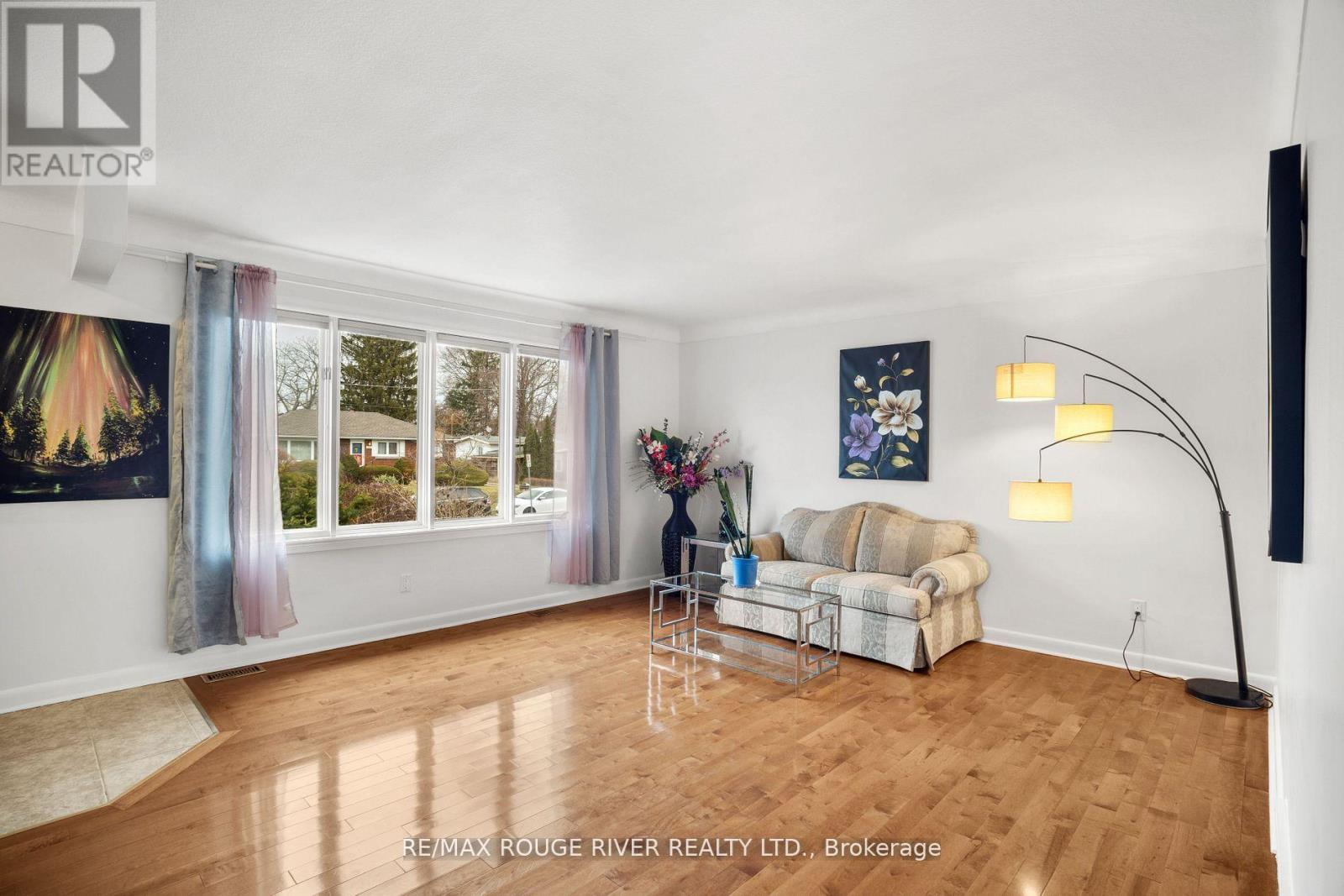 6478 Brock Street, Niagara Falls, Ontario  L2J 1W3 - Photo 7 - X12374217