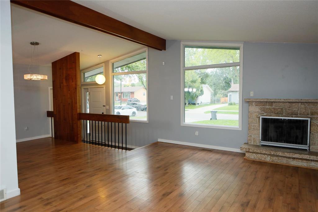 98 Bryn Mawr Road, Winnipeg, Manitoba  R3T 3P5 - Photo 4 - 202521923