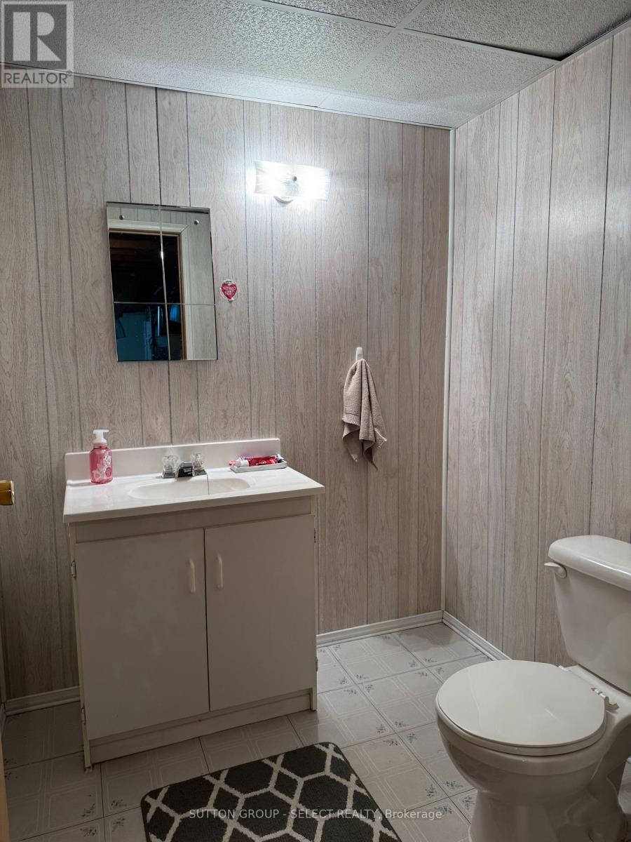 56 Barrett Crescent, London South, Ontario  N6E 1T5 - Photo 13 - X12374377