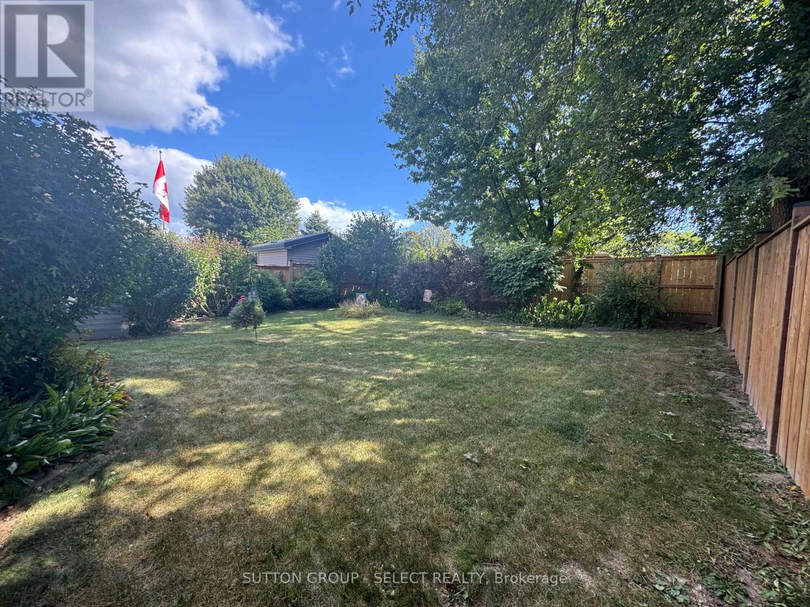 56 Barrett Crescent, London South, Ontario  N6E 1T5 - Photo 16 - X12374377