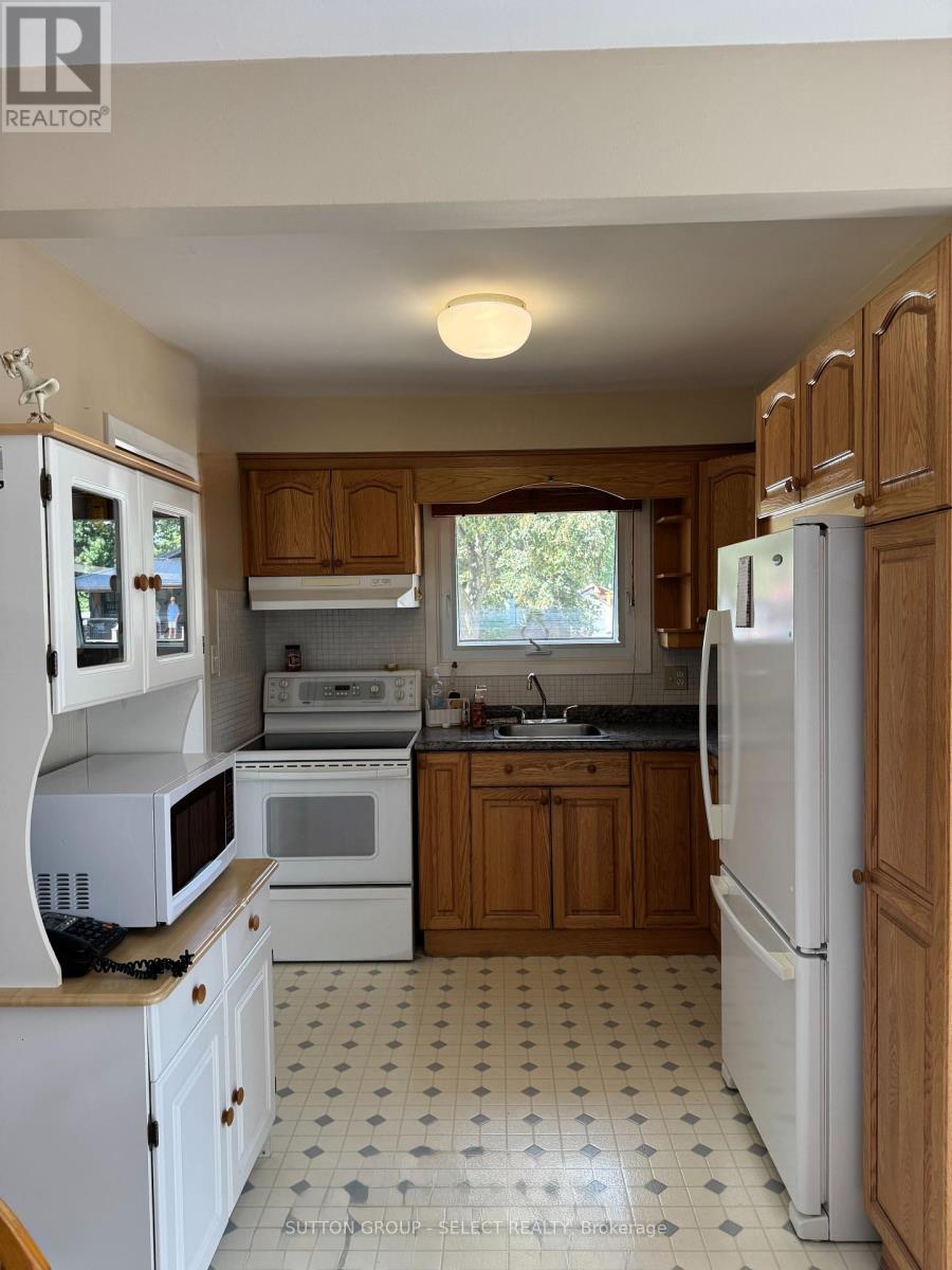 56 Barrett Crescent, London South, Ontario  N6E 1T5 - Photo 8 - X12374377