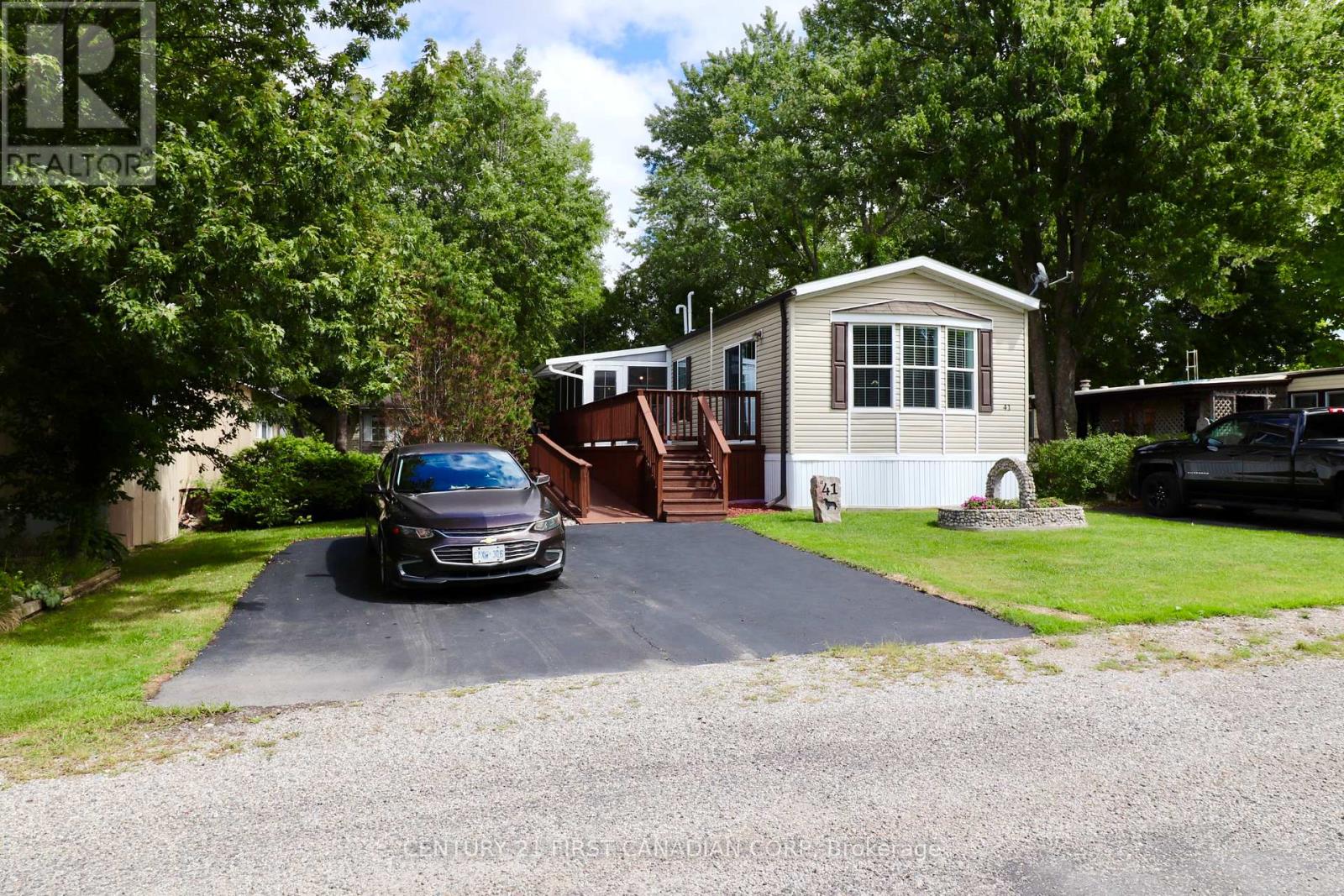 41 - 3100 Dorchester Road, Thames Centre, Ontario  N0L 1G5 - Photo 2 - X12374434