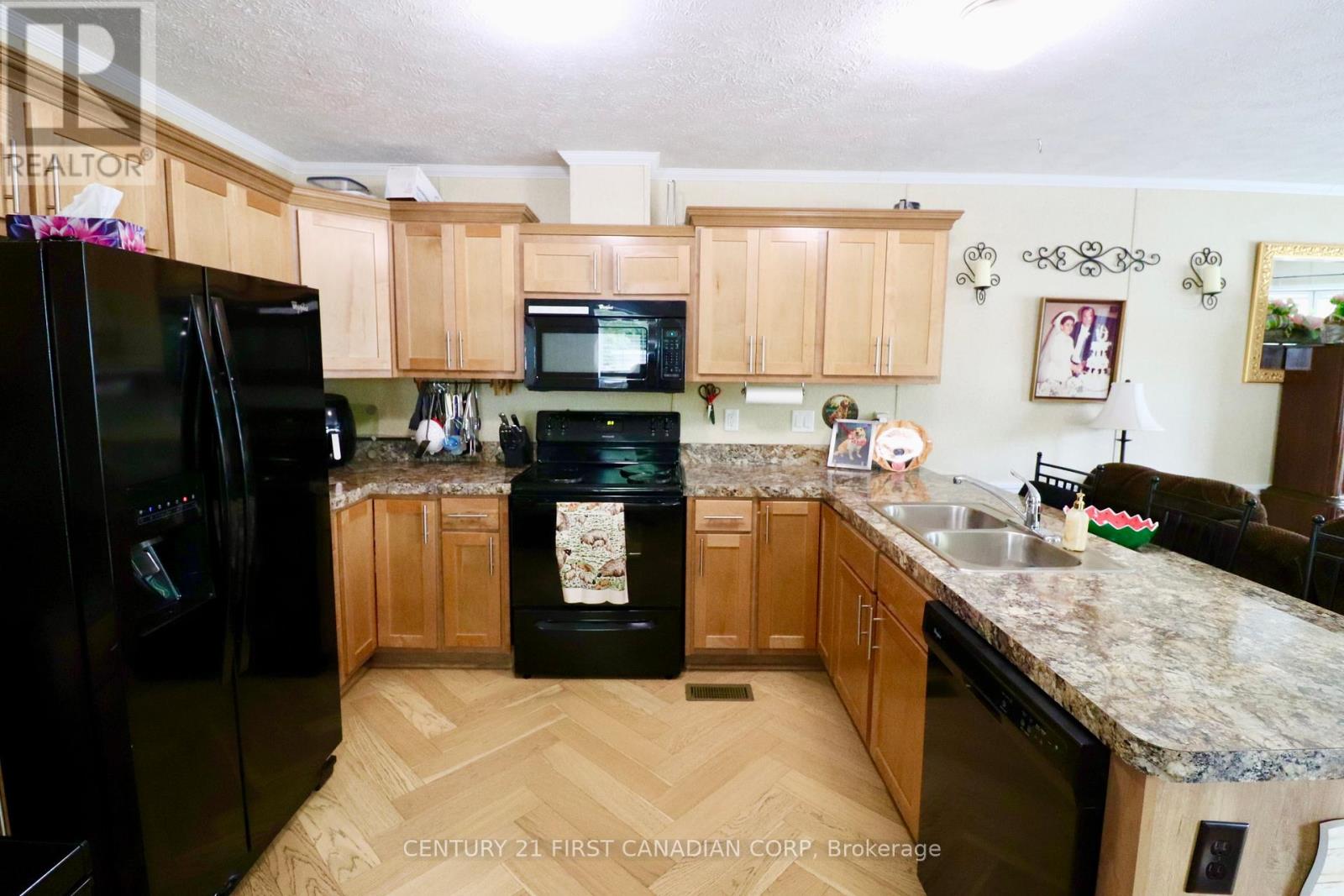 41 - 3100 Dorchester Road, Thames Centre, Ontario  N0L 1G5 - Photo 4 - X12374434