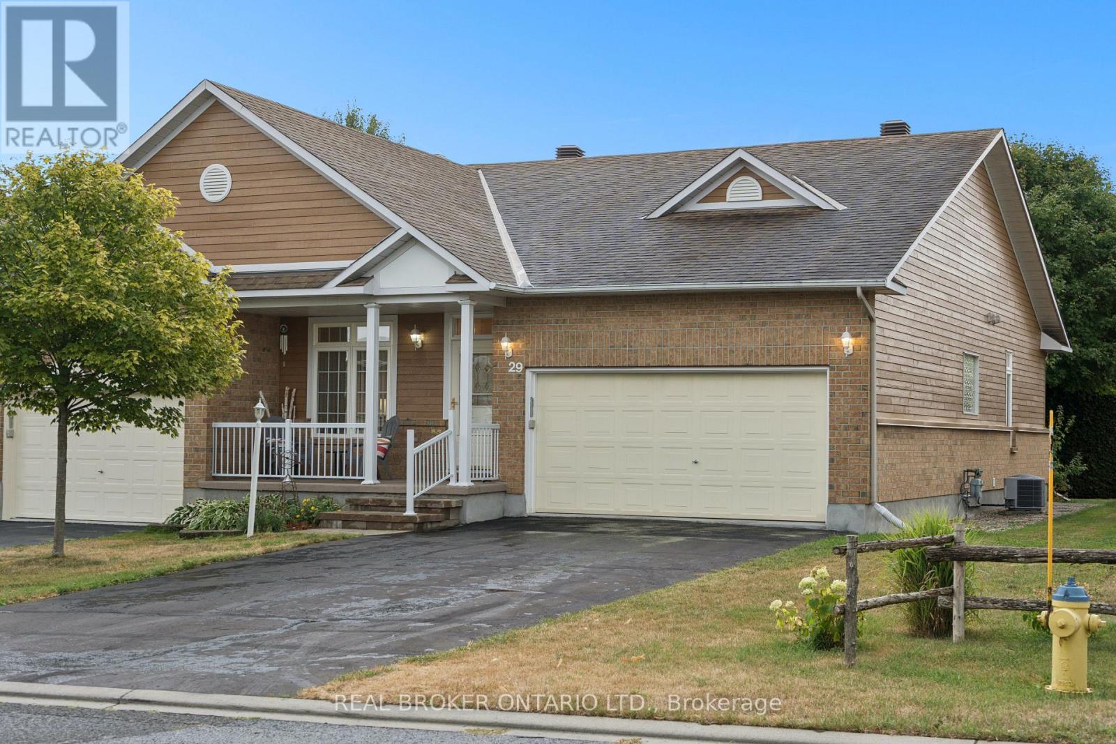 29 Sable Run Drive, Ottawa, Ontario  K2S 1W8 - Photo 2 - X12374381