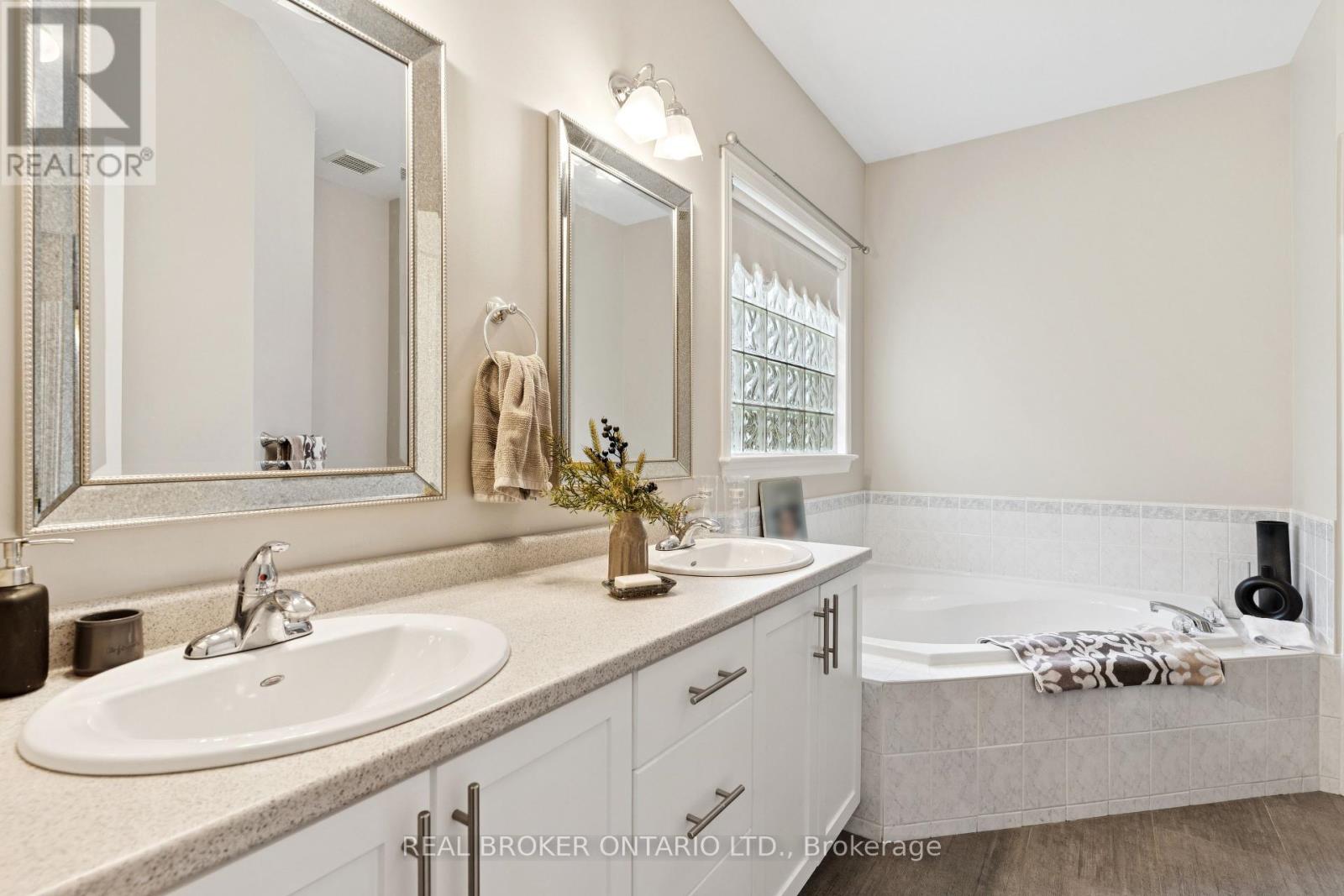 29 Sable Run Drive, Ottawa, Ontario  K2S 1W8 - Photo 29 - X12374381